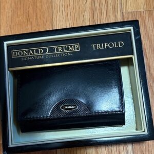 Donald Trump Signature Collection Black Trifold leather Wallet